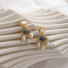 Load image into Gallery viewer, Victoria Earrings