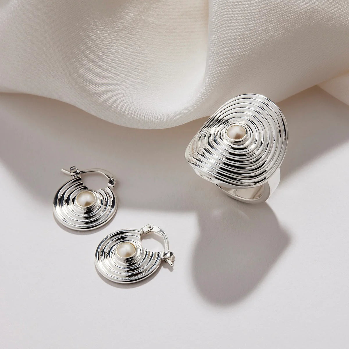 Siren’s Song Pearl Earrings Silver