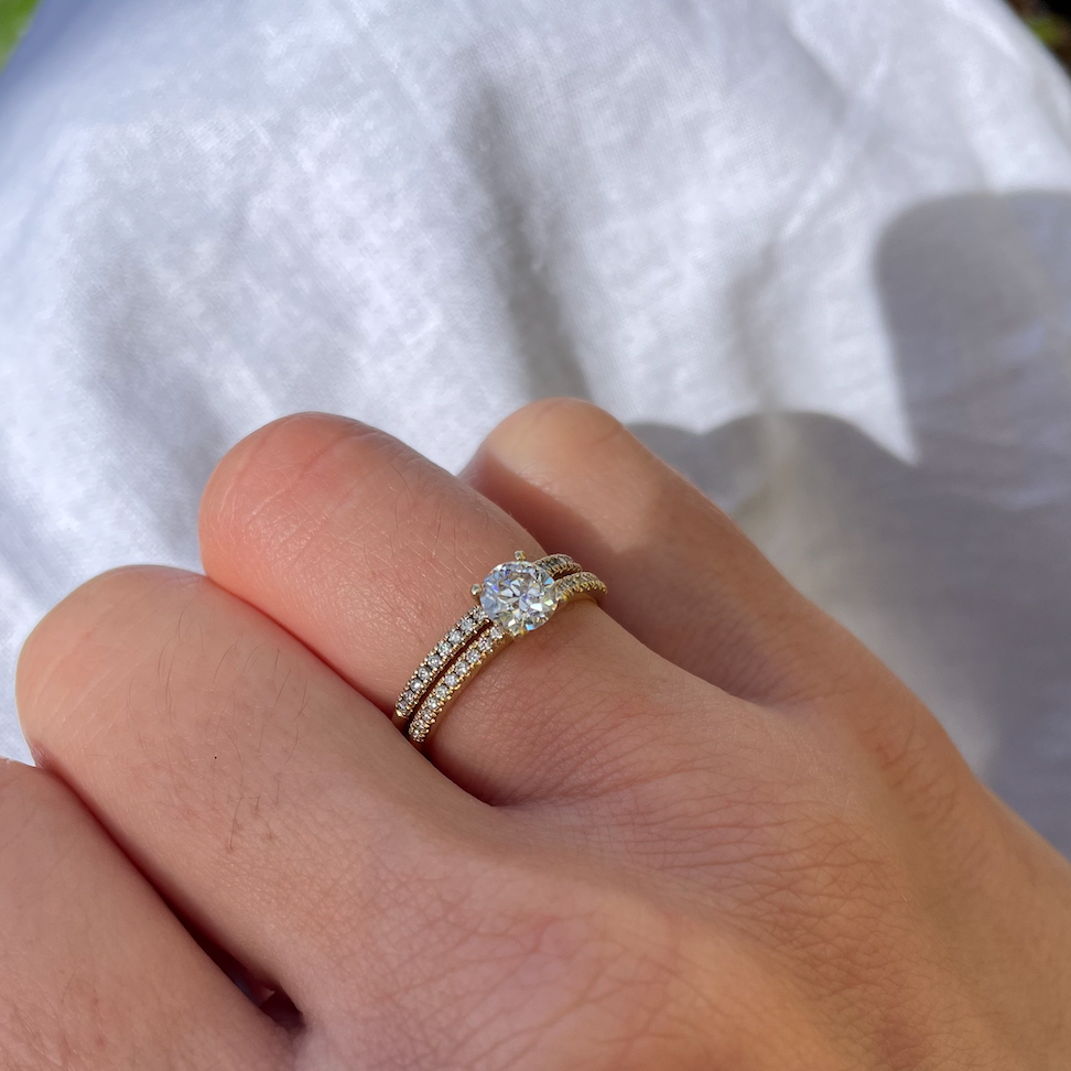 'Daisies Sister' delicate diamond set band