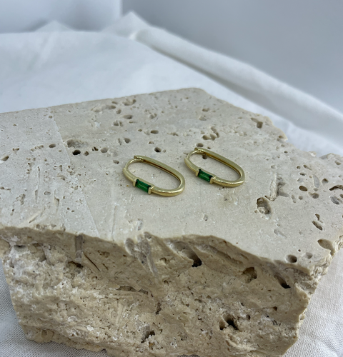 9ct gold paperclip - elongated style earring with green baguette