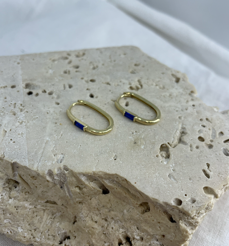 9ct gold paperclip - elongated style earring with Electric blue baguette