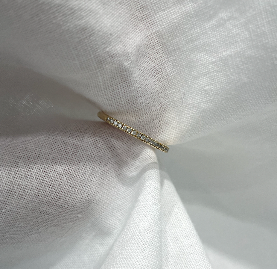 'Daisies Sister' delicate diamond set band