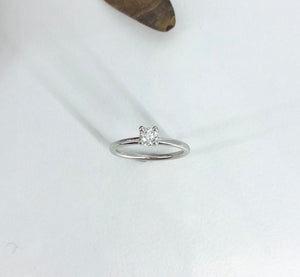 Classic 4 claw Engagement Ring in White Gold