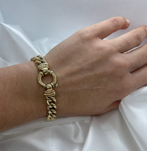 Load image into Gallery viewer, Hand made solid gold curb bracelet