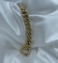 Load image into Gallery viewer, Hand made solid gold curb bracelet