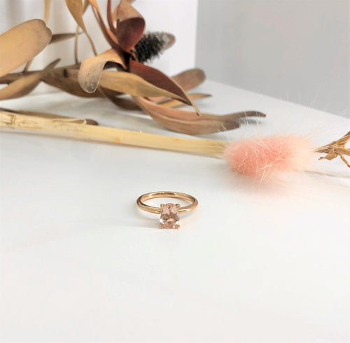 Classic 4 claw Oval Morganite Ring
