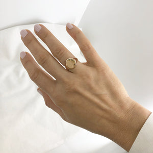 Oval classic gold signet ring
