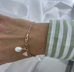 Fine Clip Chain Bracelet With Oval Pearl